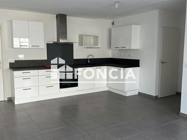 Location Appartement 3 pièces 68 m² - 240 RUE DE LA POMPE A VENT Vergeze 30310