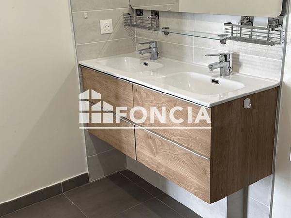 Location Appartement 3 pièces 68 m² - 240 RUE DE LA POMPE A VENT Vergeze 30310