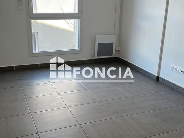 Location Appartement 3 pièces 68 m² - 240 RUE DE LA POMPE A VENT Vergeze 30310