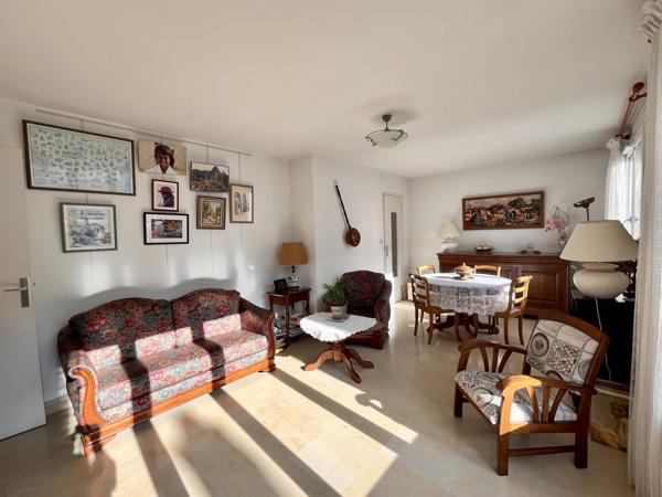 NIMES - ECUSSON - ARENE - PARKING - CAVE - 2 CHAMBRES - BALCON - BUANDERIE - LOGGIA