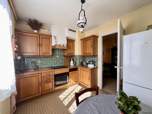 NIMES - ECUSSON - ARENE - PARKING - CAVE - 2 CHAMBRES - BALCON - BUANDERIE - LOGGIA