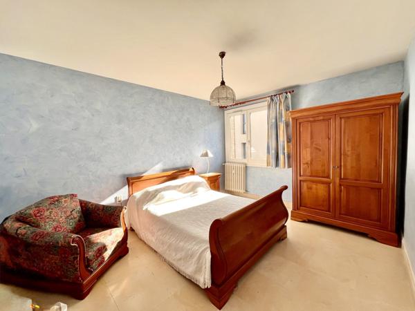 NIMES - ECUSSON - ARENE - PARKING - CAVE - 2 CHAMBRES - BALCON - BUANDERIE - LOGGIA