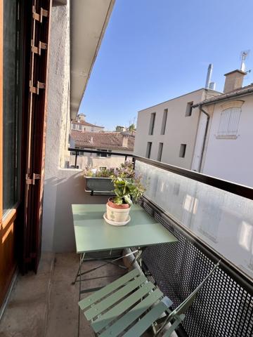 NIMES - ECUSSON - ARENE - PARKING - CAVE - 2 CHAMBRES - BALCON - BUANDERIE - LOGGIA
