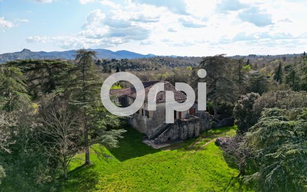 Maison à vendre    7 pièces • 228 m2 Ruoms