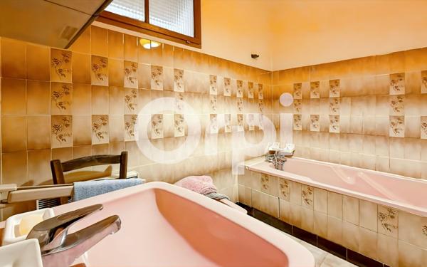 Maison à vendre    7 pièces • 228 m2 Ruoms