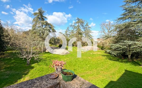 Maison à vendre    7 pièces • 228 m2 Ruoms