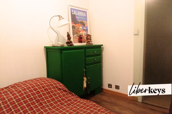 T1 indépendant ~29m² avec terrasse ~12m² et stationnement à ~1km de la mer