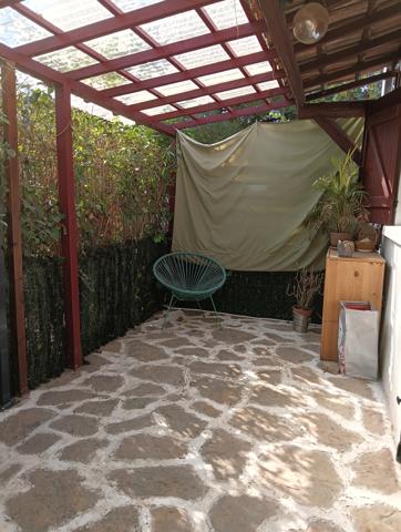 T1 indépendant ~29m² avec terrasse ~12m² et stationnement à ~1km de la mer