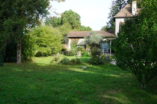 Magnifique Manoir du XVIe siècle typique du Périgord vert.