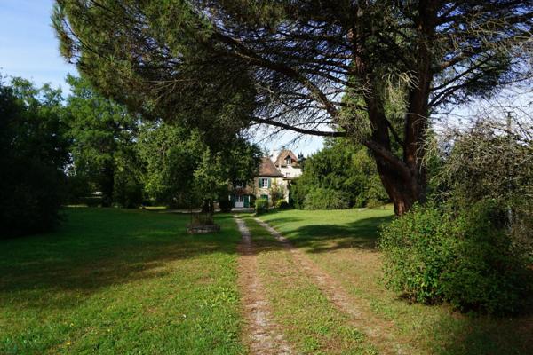 Magnifique Manoir du XVIe siècle typique du Périgord vert.