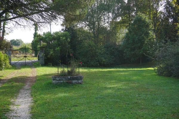 Magnifique Manoir du XVIe siècle typique du Périgord vert.