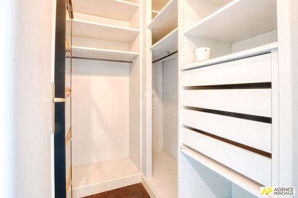 Versailles Notre Dame - Studio/2 pieces de 38.20 m² carrez situé au 1er étage avec ascenseur et box €345 000 ** - Référence 26726