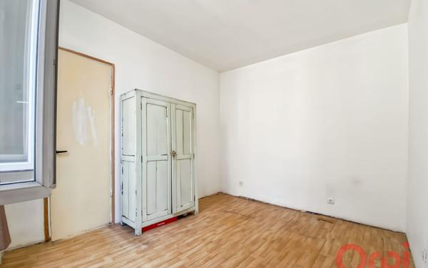 Immeuble à vendre    3 pièces • 95 m2 Aubervilliers