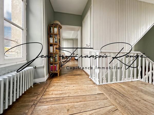 Rare à la vente, à la limite entre Agneaux et Saint-Lô, charmante maison en pierres de 164 m² datant du 19ème !!!