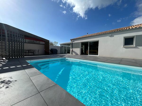 Maison contemporaine avec piscine
