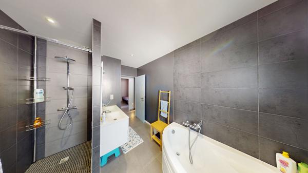 Maison contemporaine avec piscine