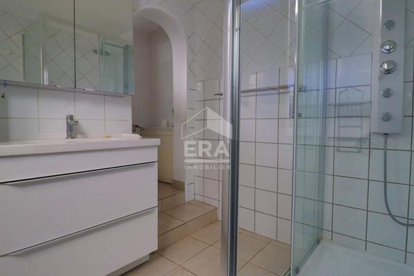 A vendre JOLIE MAISON INDIVIDUELLE  TYPE 2 - LUMINEUSE  SUD TERRASSE MARSEILLE 10ÈME CALME BON ÉTAT