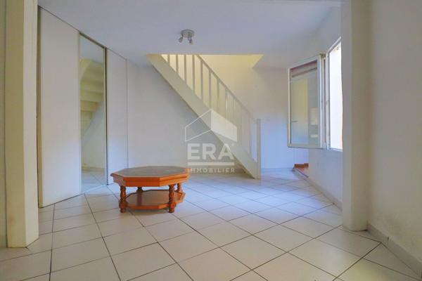 A vendre JOLIE MAISON INDIVIDUELLE  TYPE 2 - LUMINEUSE  SUD TERRASSE MARSEILLE 10ÈME CALME BON ÉTAT