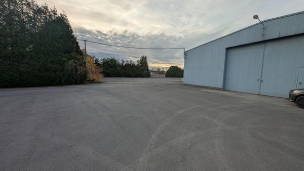 🔶 OPPORTUNITÉ RARE – BÂTIMENT INDUSTRIEL ÉQUIPÉ – 894 m² – SECTEUR ISBERGUE(62) 🔶