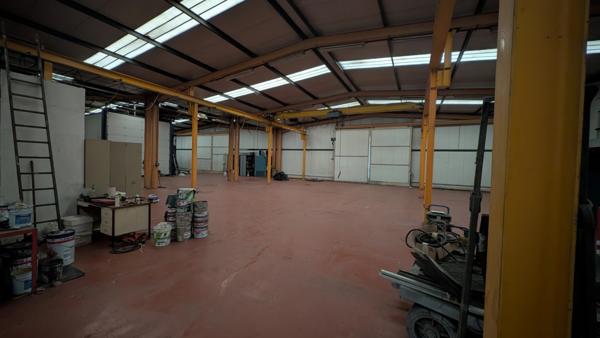 🔶 OPPORTUNITÉ RARE – BÂTIMENT INDUSTRIEL ÉQUIPÉ – 894 m² – SECTEUR ISBERGUE(62) 🔶