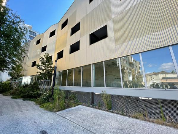 Bassin à Flot Bureaux ou local commercial Brut