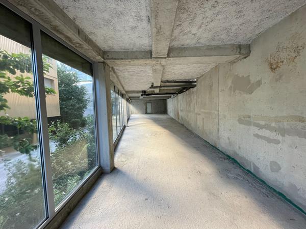 Bassin à Flot Bureaux ou local commercial Brut