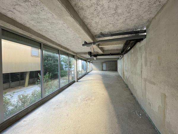 Bassin à Flot Bureaux ou local commercial Brut