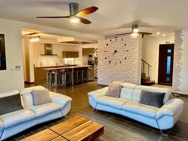 A VENDRE MAISON - 33240 SAINT-ANDRE-DE-CUBZAC - 6 pièces 130 m²