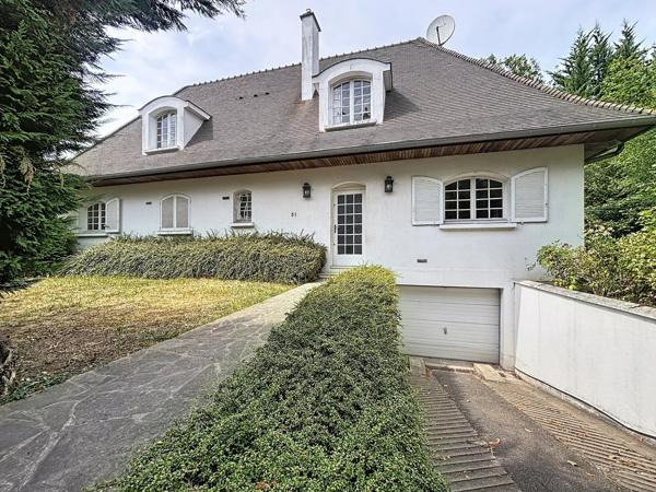 Vente                                                      Maison
                        
                     10 pièces                      209 m2                     à Sucy-en-Brie