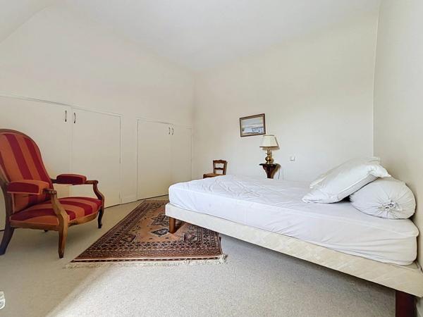 Vente                                                      Maison
                        
                     10 pièces                      209 m2                     à Sucy-en-Brie