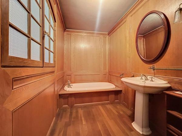 Vente                                                      Maison
                        
                     10 pièces                      209 m2                     à Sucy-en-Brie