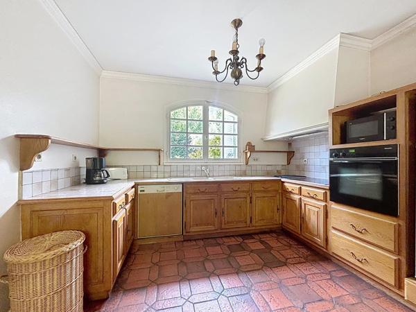 Vente                                                      Maison
                        
                     10 pièces                      209 m2                     à Sucy-en-Brie
