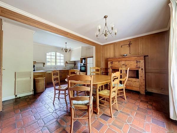 Vente                                                      Maison
                        
                     10 pièces                      209 m2                     à Sucy-en-Brie