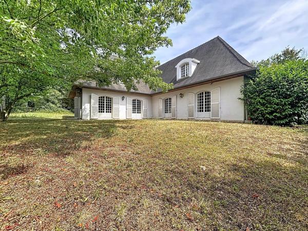 Vente                                                      Maison
                        
                     10 pièces                      209 m2                     à Sucy-en-Brie