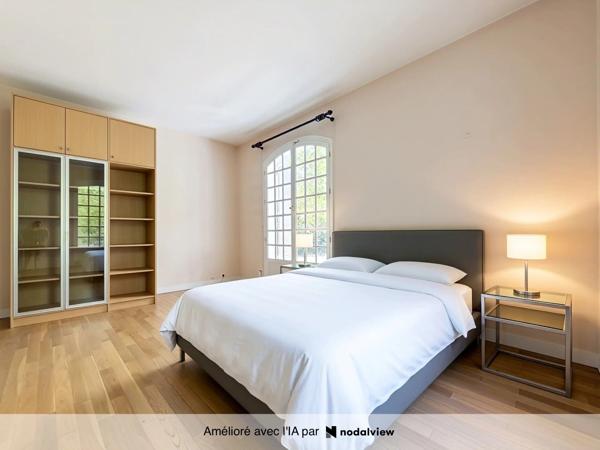 Vente                                                      Maison
                        
                     10 pièces                      209 m2                     à Sucy-en-Brie