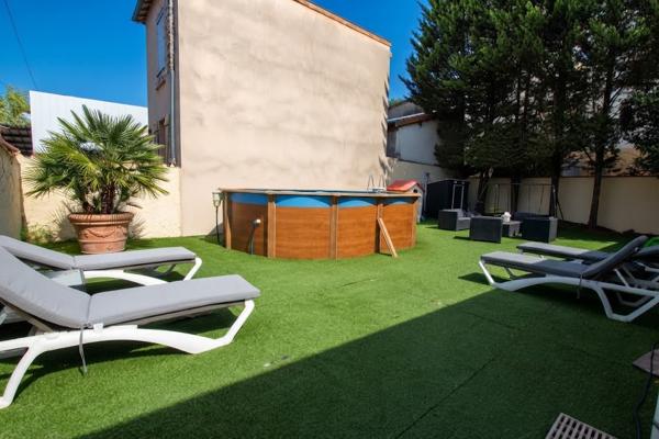 MAISON D'ARCHITECTE CONTRUITE EN 2000 DE 160m² SUR TERRAIN DE 400M² VILLEURBANNE