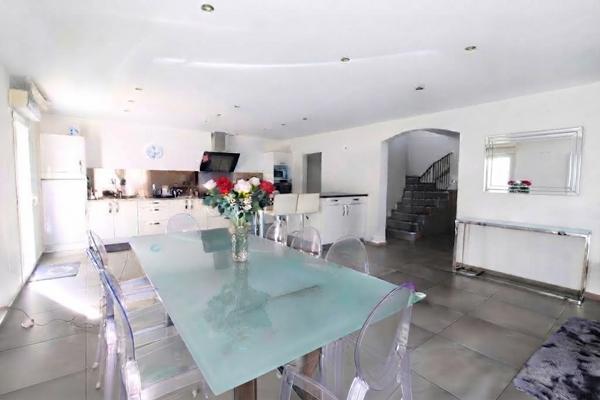MAISON D'ARCHITECTE CONTRUITE EN 2000 DE 160m² SUR TERRAIN DE 400M² VILLEURBANNE
