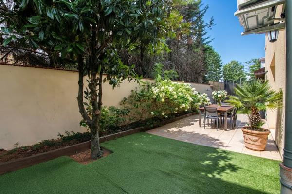 MAISON D'ARCHITECTE CONTRUITE EN 2000 DE 160m² SUR TERRAIN DE 400M² VILLEURBANNE