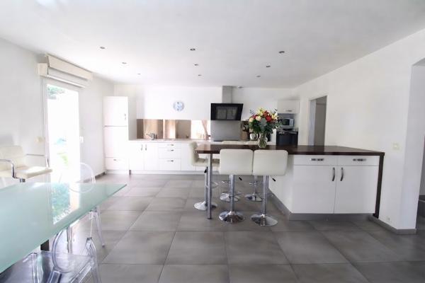 MAISON D'ARCHITECTE CONTRUITE EN 2000 DE 160m² SUR TERRAIN DE 400M² VILLEURBANNE