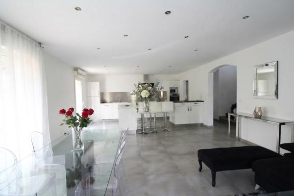 MAISON D'ARCHITECTE CONTRUITE EN 2000 DE 160m² SUR TERRAIN DE 400M² VILLEURBANNE