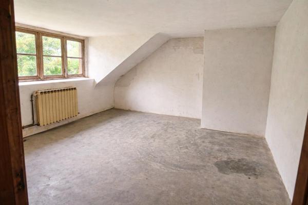 Maison 5 pièces avec terrain généreux à rénover