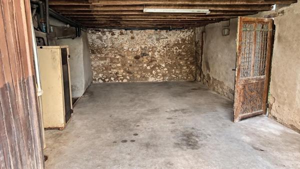 Maison 5 pièces avec terrain généreux à rénover