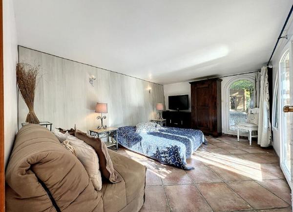 Maison à vendre    7 pièces •  Le Cannet