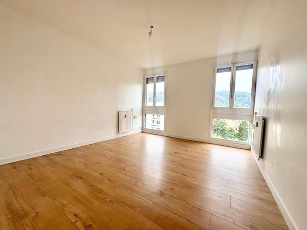 SAPCIEUX T5 DE 115 M² DANS BELLE RESIDENCE SECURISE