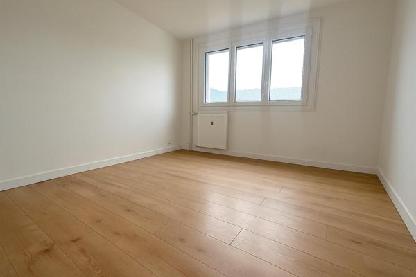 SAPCIEUX T5 DE 115 M² DANS BELLE RESIDENCE SECURISE