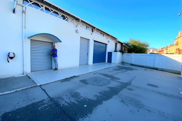 À vendre - Local professionnel 300 m² situé à Barbentane (13570)