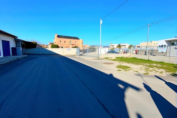 À vendre - Local professionnel 300 m² situé à Barbentane (13570)