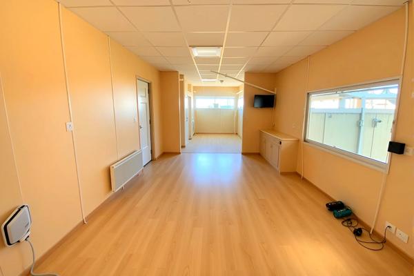 À vendre - Local professionnel 300 m² situé à Barbentane (13570)