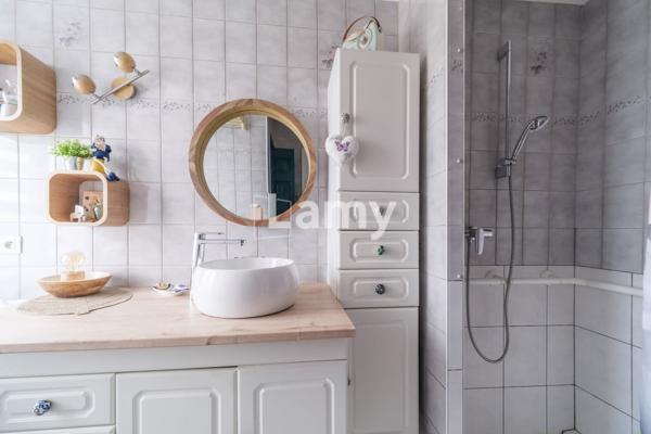 Charme de l’ancien rénové – 4 pièces avec jardin et dépendances