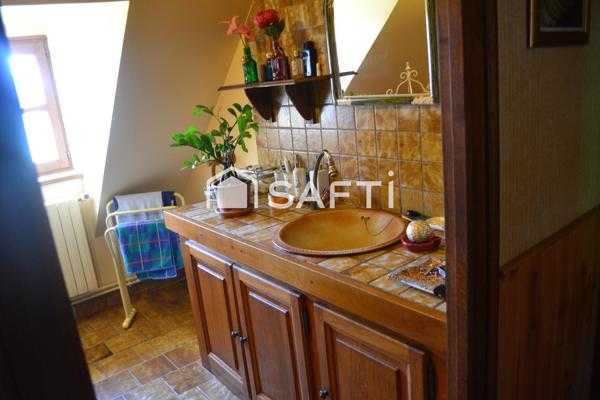 Ensemble immobilier 2 logements sur 1,4 Ha de terrain idéal chevaux